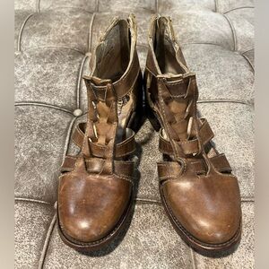 Vintage Freebird cut out leather ankle shoes